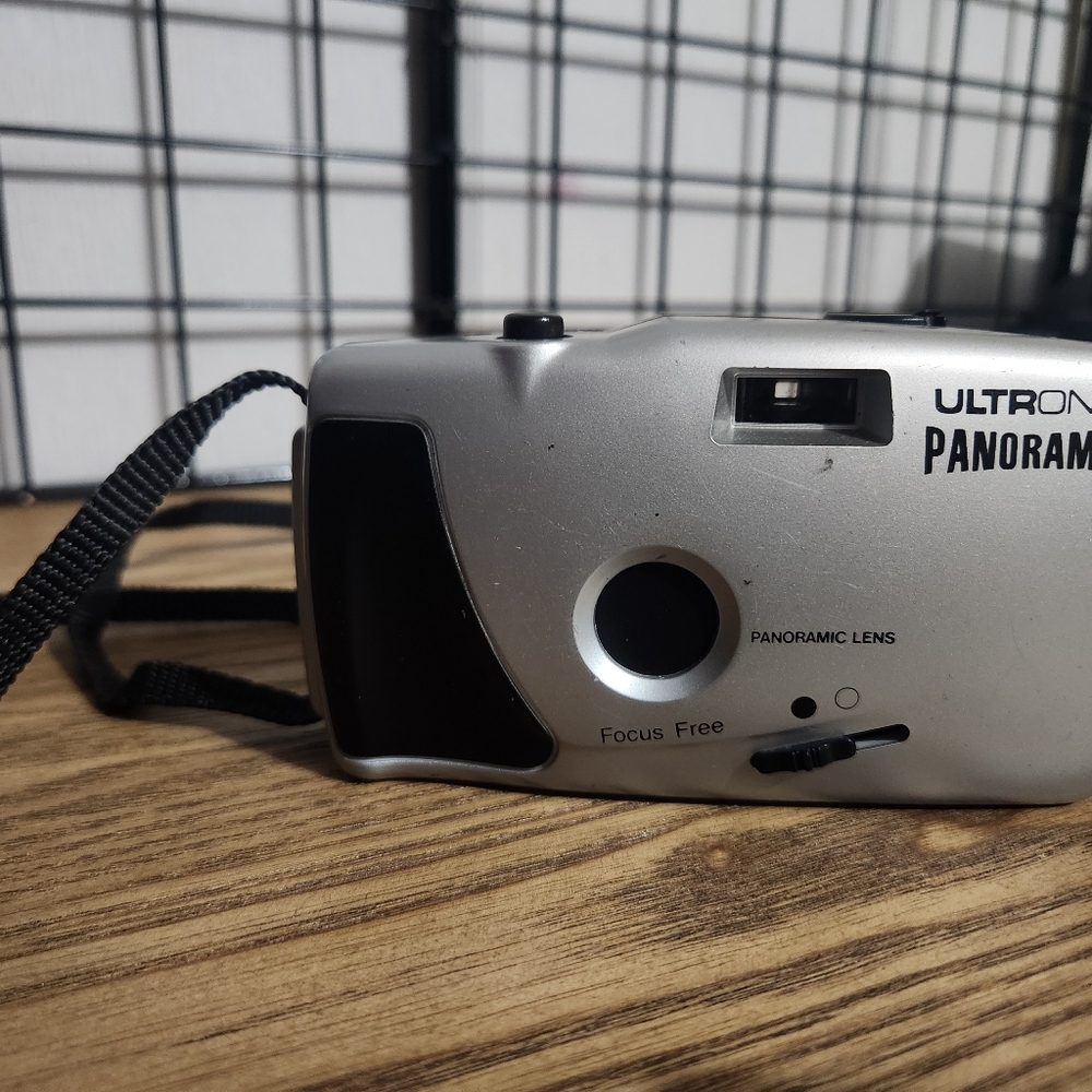 ULTRONIC PANORAMIC Light Camera Panoramic Lens Focus Free Silver / Back